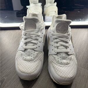 White Nike Huarache Men 9.5